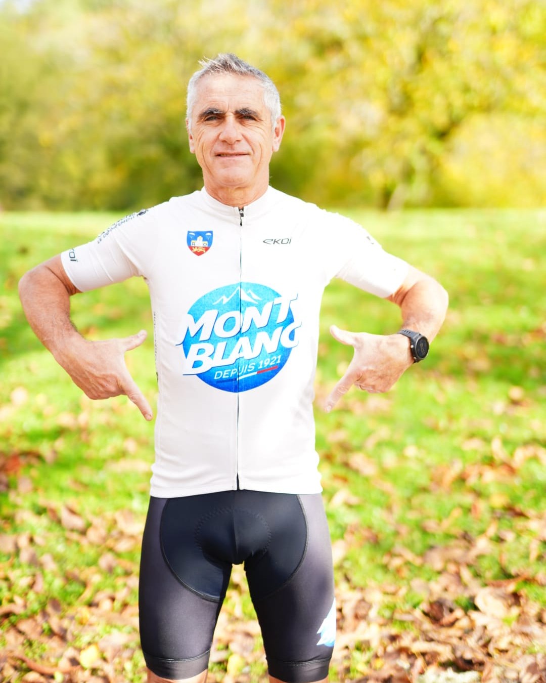 🐼 @laurent.jalabert nous fera l'honneur de sa présence comme parrain de l’épreuve

"𝘈𝘱𝘳𝘦̀𝘴 𝘭𝘦𝘴 𝘊𝘺𝘤𝘭𝘰𝘴𝘱𝘰𝘳𝘵𝘪𝘷𝘦𝘴 𝘥𝘦 𝘓𝘢 𝘝𝘢𝘤𝘩𝘦 𝘲𝘶𝘪 𝘳𝘪𝘵 𝘦𝘵 𝘥𝘦 𝘉𝘢𝘣𝘺𝘣𝘦𝘭, 𝘲𝘶𝘦𝘭 𝘩𝘰𝘯𝘯𝘦𝘶𝘳 𝘱𝘰𝘶𝘳 𝘮𝘰𝘪 𝘥𝘦 𝘳𝘦𝘱𝘳𝘦́𝘴𝘦𝘯𝘵𝘦𝘳 𝘢̀ 𝘯𝘰𝘶𝘷𝘦𝘢𝘶 𝘭𝘦 𝘎𝘳𝘰𝘶𝘱𝘦 𝘉𝘦𝘭 𝘢̀ 𝘵𝘳𝘢𝘷𝘦𝘳𝘴 𝘭𝘢 𝘊𝘺𝘤𝘭𝘰𝘴𝘱𝘰𝘳𝘵𝘪𝘷𝘦 𝘔𝘰𝘯𝘵 𝘉𝘭𝘢𝘯𝘤 ! 𝘑'𝘢𝘪 𝘩𝘢̂𝘵𝘦 𝘥𝘦 𝘳𝘦-𝘥𝘦́𝘤𝘰𝘶𝘷𝘳𝘪𝘳 𝘥𝘦𝘴 𝘳𝘰𝘶𝘵𝘦𝘴 𝘤𝘩𝘢𝘳𝘨𝘦́𝘦𝘴 𝘥'𝘩𝘪𝘴𝘵𝘰𝘪𝘳𝘦 𝘦𝘵 𝘷𝘰𝘶𝘴 𝘥𝘰𝘯𝘯𝘦 𝘳𝘦𝘯𝘥𝘦𝘻-𝘷𝘰𝘶𝘴 𝘢̀ 𝘵𝘰𝘶𝘴 𝘭𝘦𝘴 12 𝘦𝘵 13 𝘴𝘦𝘱𝘵𝘦𝘮𝘣𝘳𝘦 2026."

𝐈𝐧𝐟𝐨𝐫𝐦𝐚𝐭𝐢𝐨𝐧𝐬 & 𝐢𝐧𝐬𝐜𝐫𝐢𝐩𝐭𝐢𝐨𝐧𝐬 ⤵️
✍️ https://cyclomontblanc.fr

#CyclosportiveMontBlanc #CycloMontBlanc #RunningMontBlanc #SainteMereEglise #Cyclo #Gravel #Cyclisme #Cyclosport #Route #Velo #VeloRoute #Cycling #CyclingEvent #CyclingFrance #CycloTourisme
#Running #CourseAPied #Run #10km #5km #FFA
#Normandie #Manche #Cotentin #DDayLand
#LaurentJalabert #Jaja #EKOI #SMH #CLSO